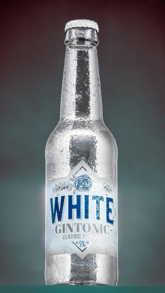 Botella de Gintonic blanca y fría fotografía de marca de bebidas en valencia foodbyleo